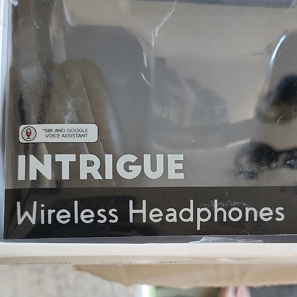 Vivitar Intrigue Wireless Over-Ear Headphones - Black - Picture 2 of 7